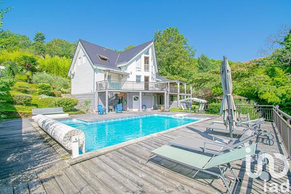 Maison 10 pièces de 233 m² à Ussac (19270)