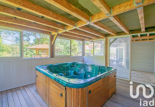 Maison 10 pièces de 233 m² à Ussac (19270)