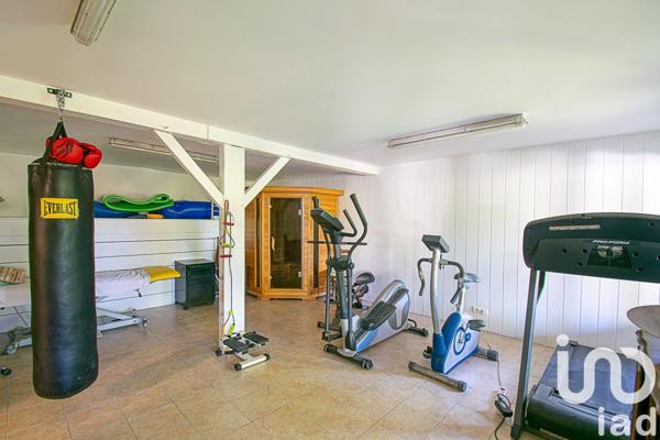 Maison 10 pièces de 233 m² à Ussac (19270)