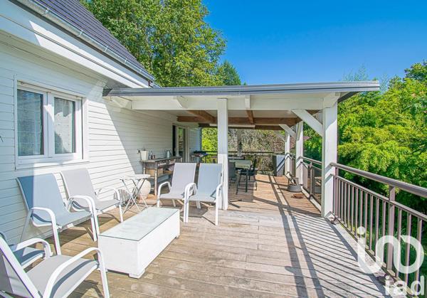 Maison 10 pièces de 233 m² à Ussac (19270)