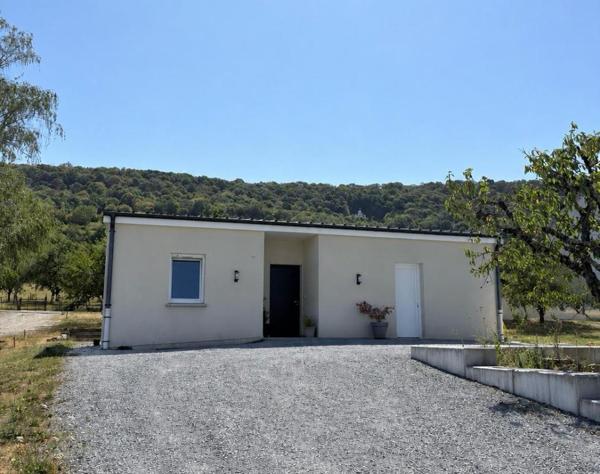 Maison récente de plain-pied - DPE A - Terrain de 920 m²