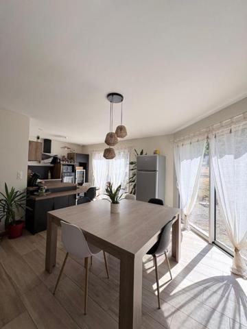 Maison récente de plain-pied - DPE A - Terrain de 920 m²