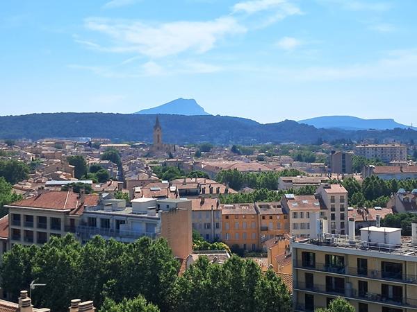 Appartement Aix En Provence 3 pièce(s) Centre-Ville - Coup de Coeur - Vue Sainte Victoire !!
