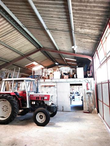 Propriété avec dépendance et grand terrain