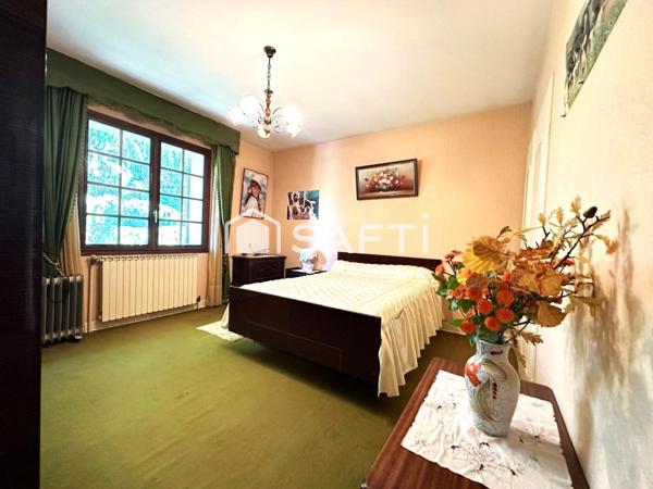 Propriété avec dépendance et grand terrain