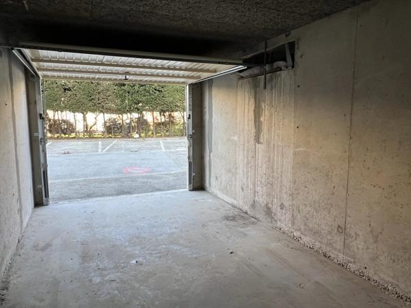Location                                                      Garage
                        
                                                            à Fréjus