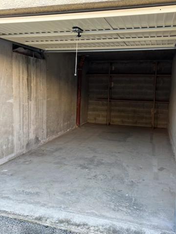 Location                                                      Garage
                        
                                                            à Fréjus