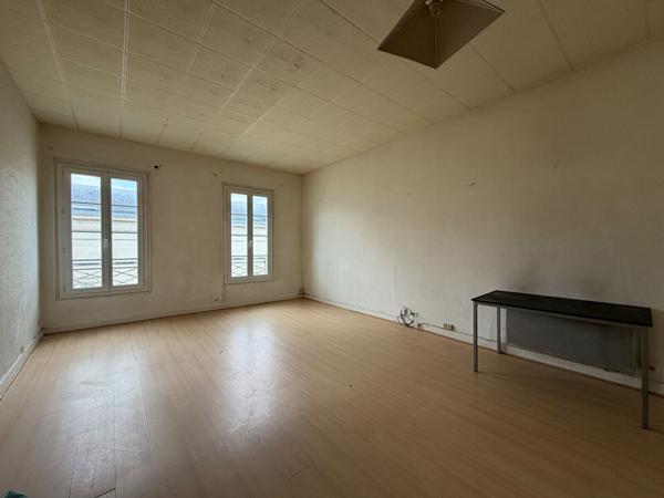A vendre dans l'Hyper centre ville 1 lot d'habitation et 1 lot annexe dans un immeuble bourgeois