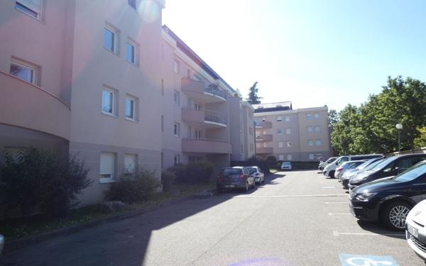 Stationnement à louer    Saint-Genis-Laval