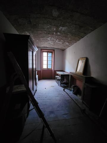 Maison de ville - à rénover - 100 m² - mitoyenne - tout à l’égout - jardin non-attenant 800 m² avec irrigation Aubenas (07200)