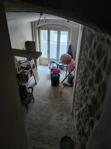 Maison de ville - à rénover - 100 m² - mitoyenne - tout à l’égout - jardin non-attenant 800 m² avec irrigation Aubenas (07200)