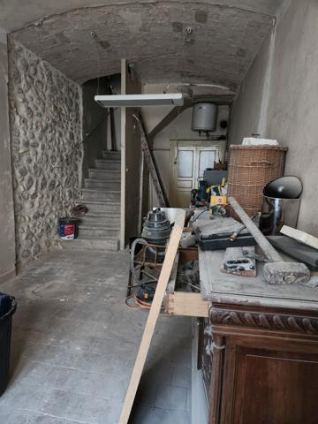 Maison de ville - à rénover - 100 m² - mitoyenne - tout à l’égout - jardin non-attenant 800 m² avec irrigation Aubenas (07200)