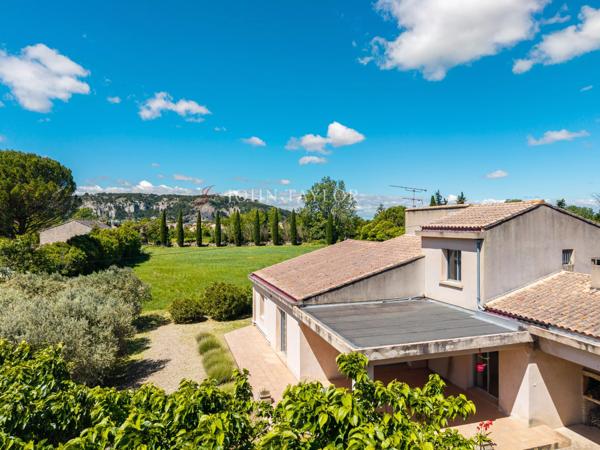 Villa d’architecte avec beau potentiel et vue sur la colline Saint-Jacques à Cavaillon – Luberon Provence
