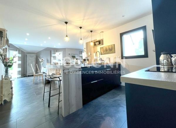 MAISON A VENDRE A PLOEREN 4 CHAMBRES 187 m² sur 1000 m² de terrain secteur prisé