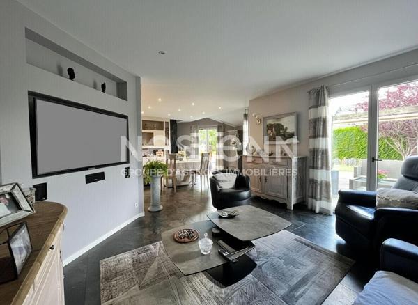 MAISON A VENDRE A PLOEREN 4 CHAMBRES 187 m² sur 1000 m² de terrain secteur prisé