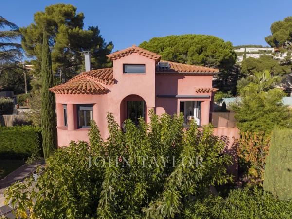 Villa d’architecte à Bandol avec vue mer, piscine et plages à pied – Quartier Escourche