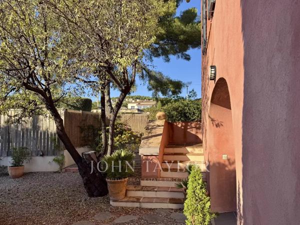 Villa d’architecte à Bandol avec vue mer, piscine et plages à pied – Quartier Escourche