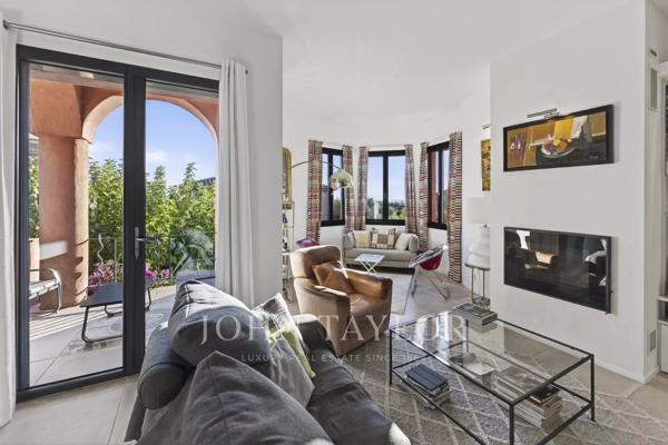 Villa d’architecte à Bandol avec vue mer, piscine et plages à pied – Quartier Escourche