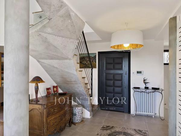 Villa d’architecte à Bandol avec vue mer, piscine et plages à pied – Quartier Escourche
