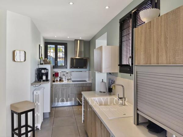 Villa d’architecte à Bandol avec vue mer, piscine et plages à pied – Quartier Escourche