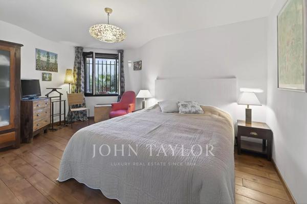 Villa d’architecte à Bandol avec vue mer, piscine et plages à pied – Quartier Escourche