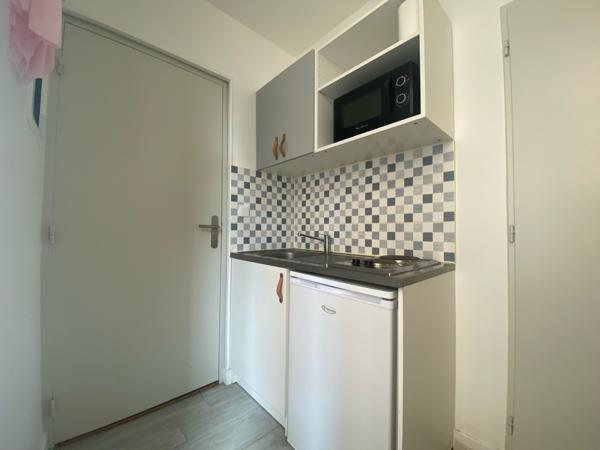 POITIERS CENTRE VILLE studio meublé de 13.61 m²