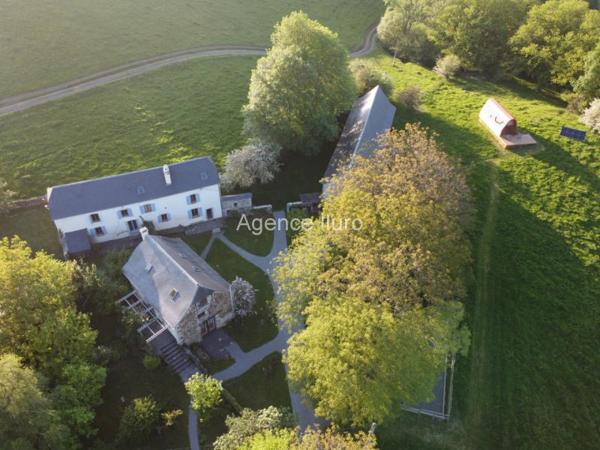 Demeures de prestige - Vallee d'ossau - Réf.:205343 AU COEUR DE LA VALLEE D'OSSAU - A VENDRE ENSEMBLE IMMOBILIER RENOVE SUR TERRES LIBRES DE 20 HECTARES AVEC VUE MAGNIFIQUE SUR LES PYRENEES - SITE UNIQUE DANS LE BEARN -