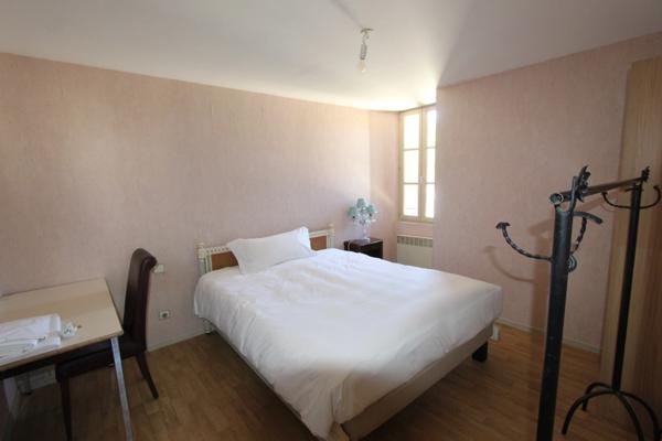 Dpt Côte d'Or (21), à vendre VEUVEY SUR OUCHE (21) Ancien Presbytère 9 pièces sur 398 m² de terrain.