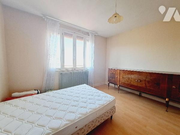 Montélimar, maison de 131m² habitable avec 5 chambres, garage et jardin.