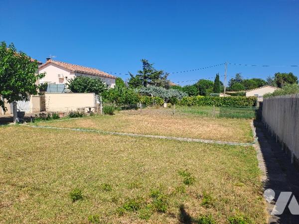 Montélimar, maison de 131m² habitable avec 5 chambres, garage et jardin.