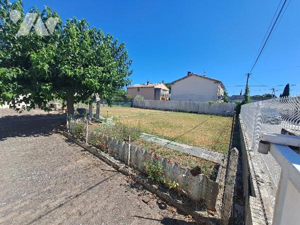 Montélimar, maison de 131m² habitable avec 5 chambres, garage et jardin.