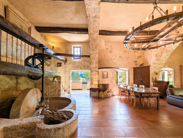 Maison à vendre à Carros (06510) - Alpes-Maritimes