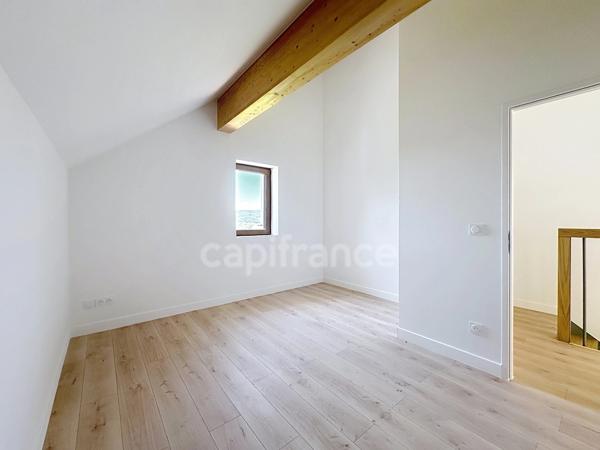 Maison mitoyenne triplex entièrement rénovée -  CERCIER (74)