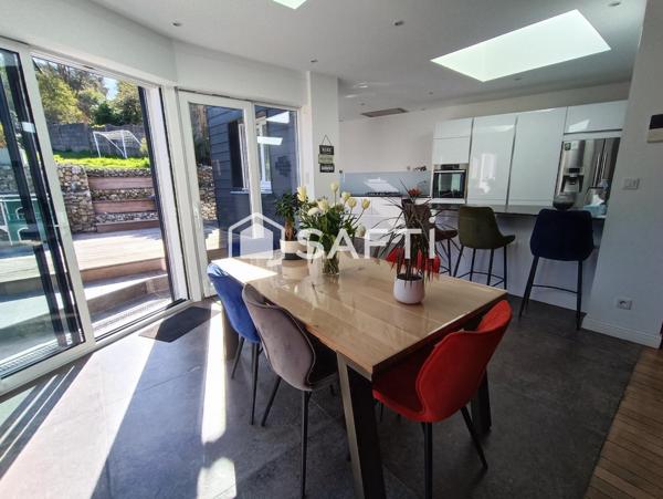 Splendide maison avec piscine et garages