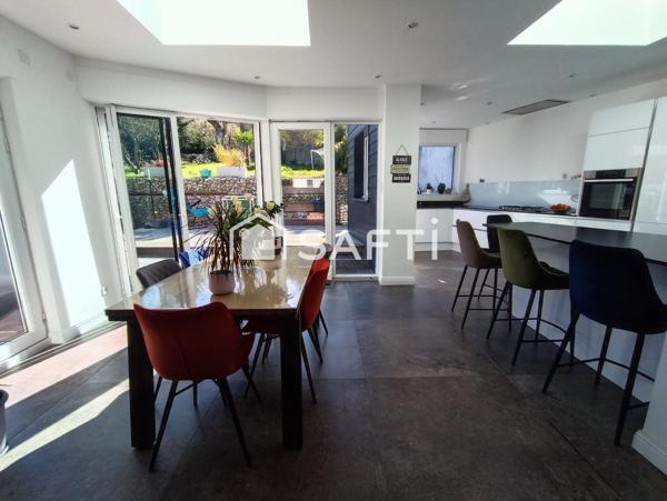 Splendide maison avec piscine et garages