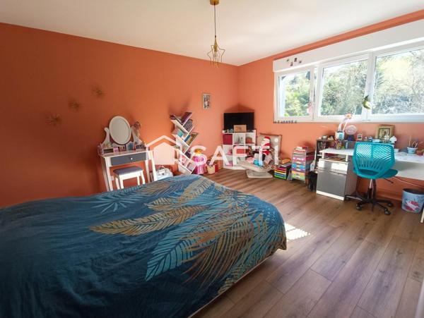 Splendide maison avec piscine et garages