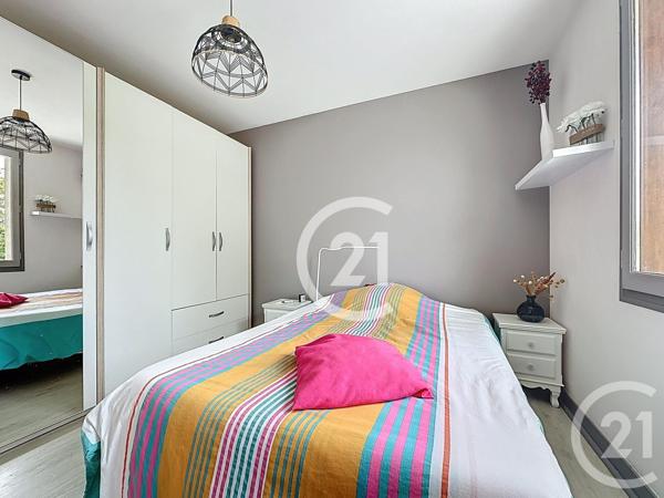 Maison à vendre  4 pièces - 125,60 m 2   BOURG CHARENTE  - 16