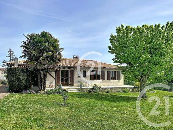 Maison à vendre  4 pièces - 125,60 m 2   BOURG CHARENTE  - 16