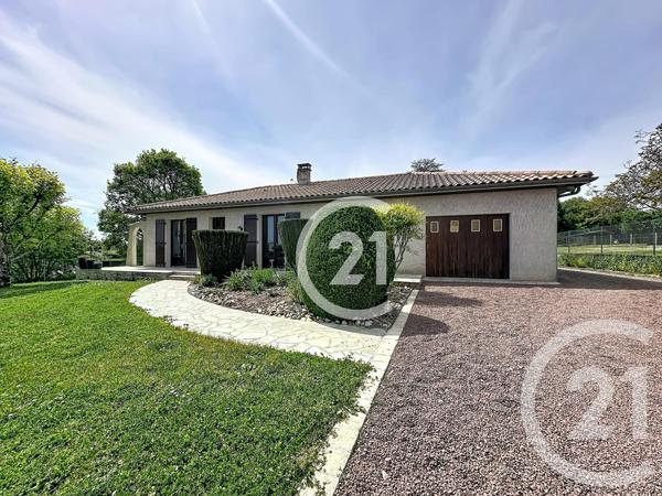 Maison à vendre  4 pièces - 125,60 m 2   BOURG CHARENTE  - 16