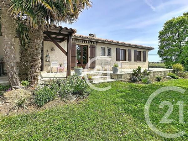 Maison à vendre  4 pièces - 125,60 m 2   BOURG CHARENTE  - 16