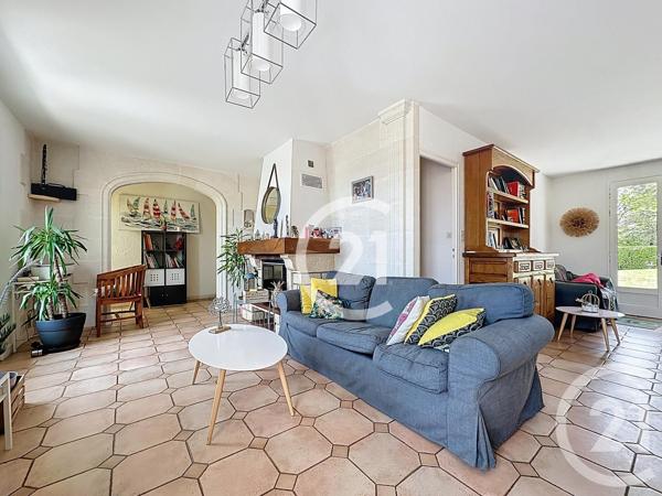 Maison à vendre  4 pièces - 125,60 m 2   BOURG CHARENTE  - 16