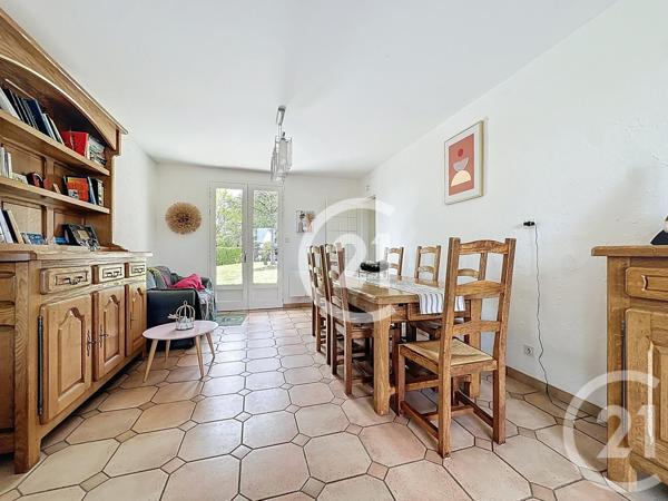 Maison à vendre  4 pièces - 125,60 m 2   BOURG CHARENTE  - 16
