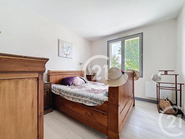 Maison à vendre  4 pièces - 125,60 m 2   BOURG CHARENTE  - 16