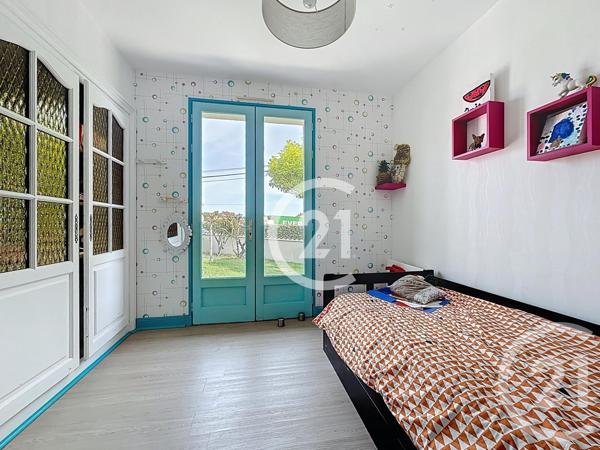 Maison à vendre  4 pièces - 125,60 m 2   BOURG CHARENTE  - 16