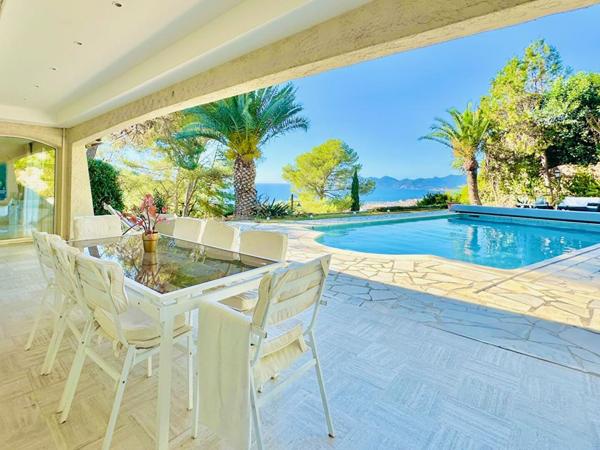 Villa Super Cannes 5 pièces 230 m2, 1660m2 de terrain avec piscine et pleine vue mer 180°