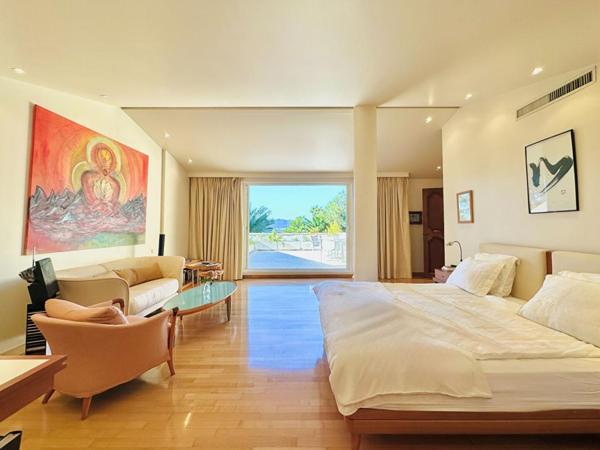 Villa Super Cannes 5 pièces 230 m2, 1660m2 de terrain avec piscine et pleine vue mer 180°