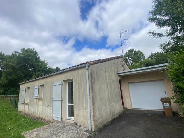 MAREUIL SUR LAY 85320 A 2 PAS D'INTERMARCHE VILLA PLAIN PIED 3 CHAMBRES AVEC GARAGE ET JARDIN CLOS