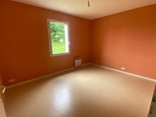 MAREUIL SUR LAY 85320 A 2 PAS D'INTERMARCHE VILLA PLAIN PIED 3 CHAMBRES AVEC GARAGE ET JARDIN CLOS