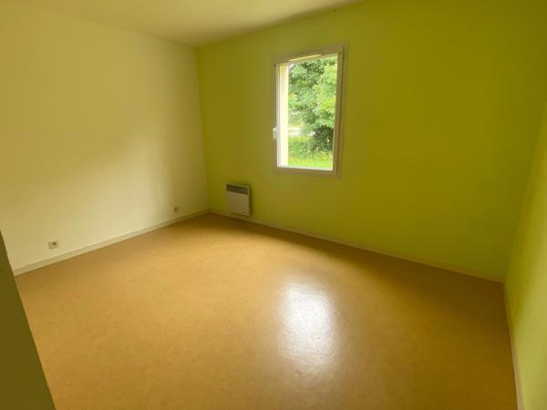 MAREUIL SUR LAY 85320 A 2 PAS D'INTERMARCHE VILLA PLAIN PIED 3 CHAMBRES AVEC GARAGE ET JARDIN CLOS