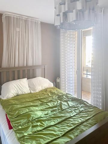 BEL APPARTEMENT DE 120M² AVEC BALCONS - LES CHARTREUX (13004)